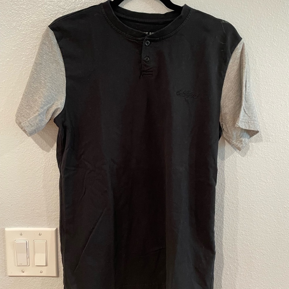 Active short sleeve. Men. Size Small.